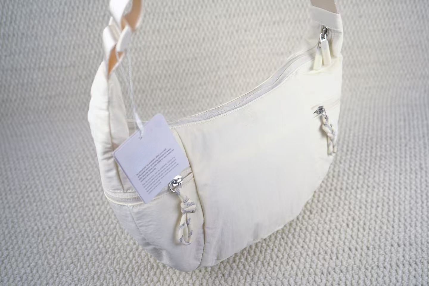 T588-894 Women's diagonal cross bag with cow horns, single shoulder crescent bag