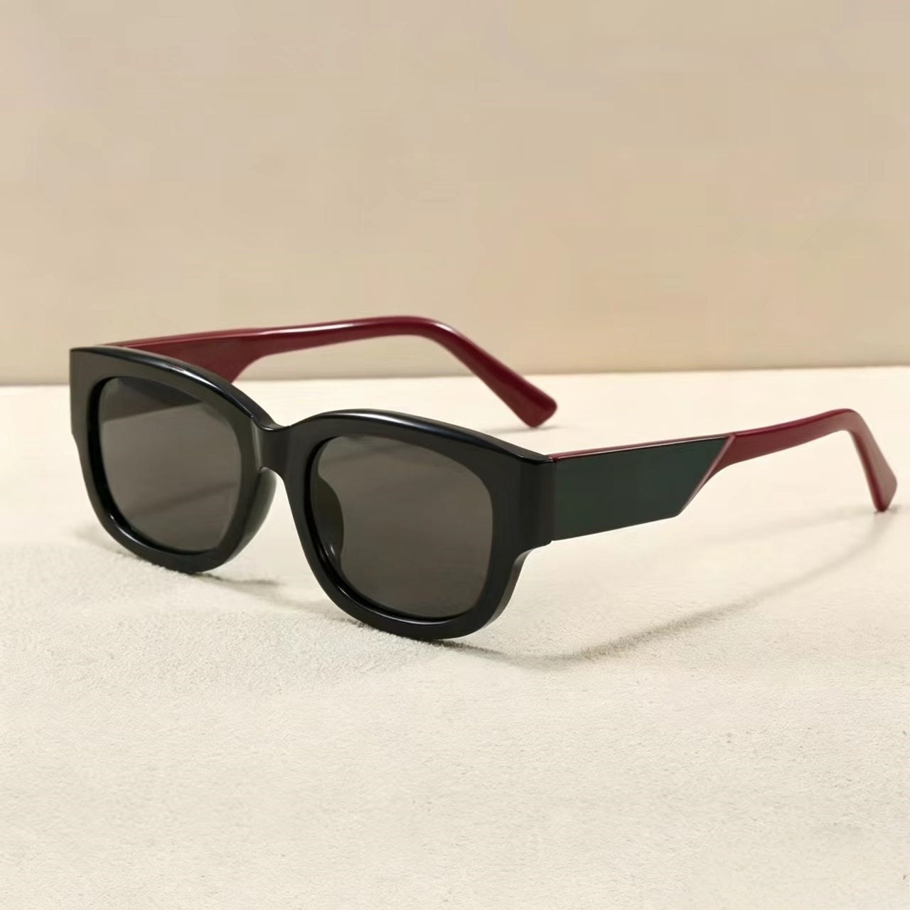 T588-1131  Advanced UV resistant large frame retro cat eye glasses
