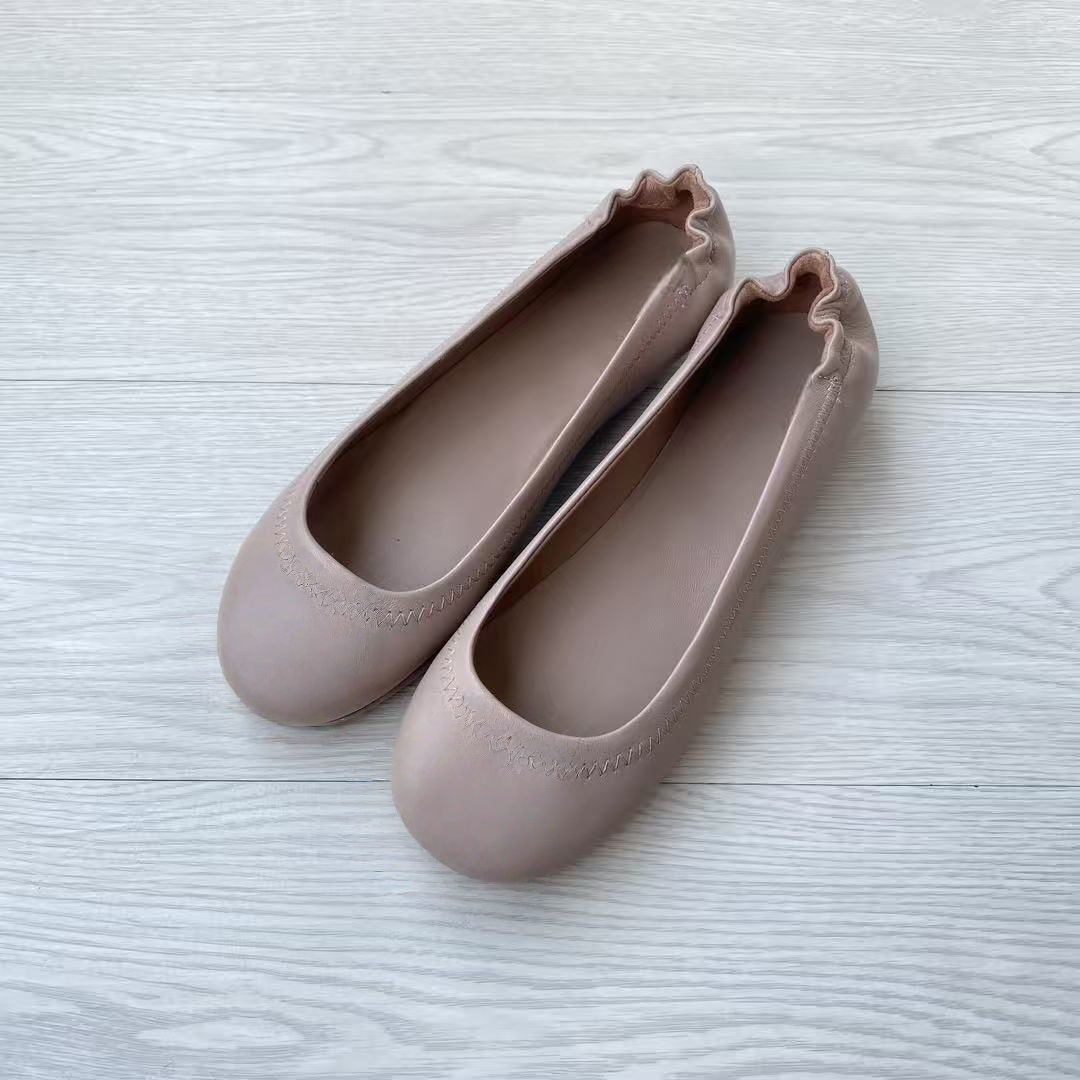 T588-1258   Shallow mouthed women wear single shoes with soft sole