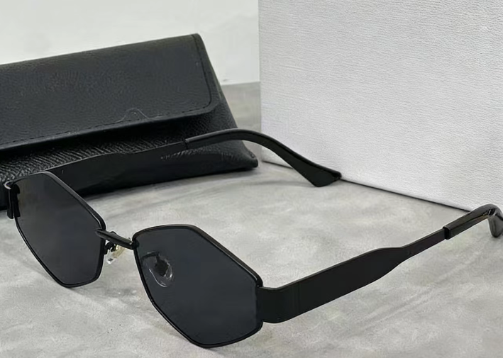 T588-1049 Sun shading sunglasses with diamond shaped small frame glasses