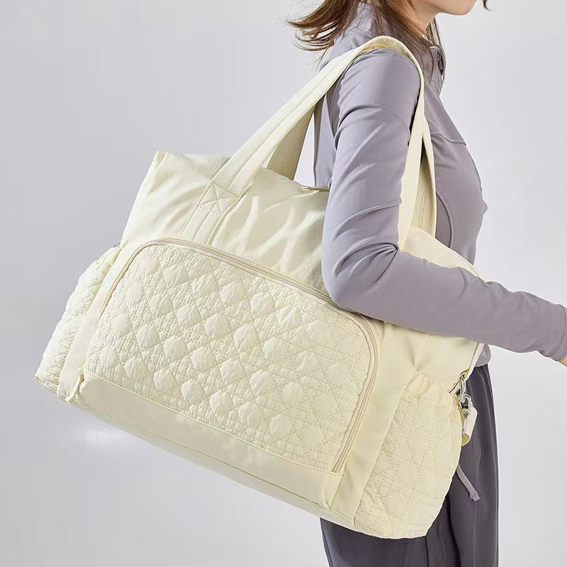 T588-811  Travel bag with dry and wet separation, diagonally crossed, hand-held