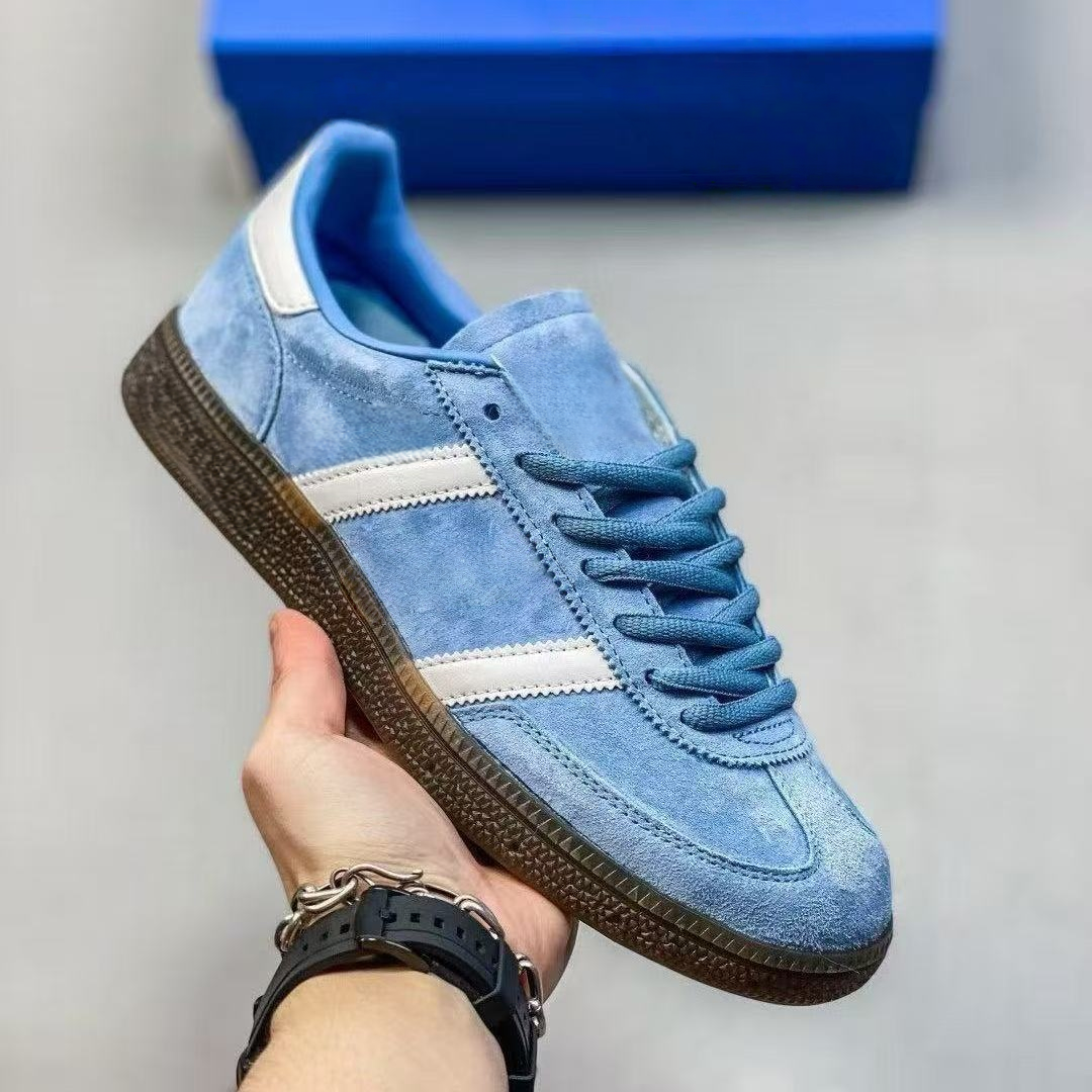 T588-1230  Casual, loose, comfortable, soft soled sports shoes