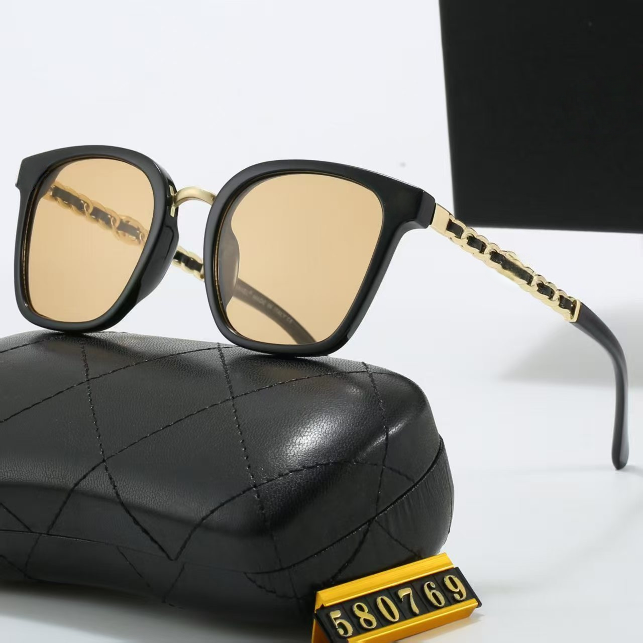 T588- 1213 Large frame sunglasses are versatile and personalized