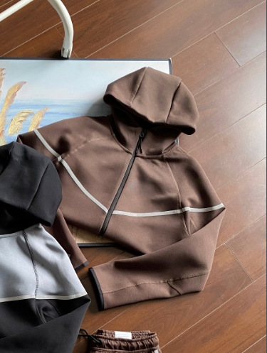 T588-882  Color blocked sports top hooded      only   top !!!