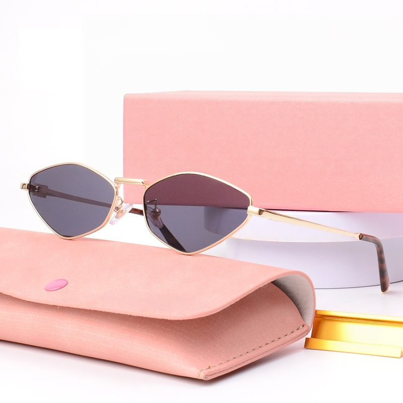 Versatile and fashionable blackout sunglasses   E1048