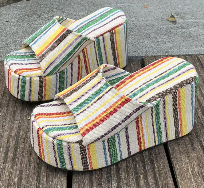Thick soled slippers are versatile and retro for wearing on the outside   E1121