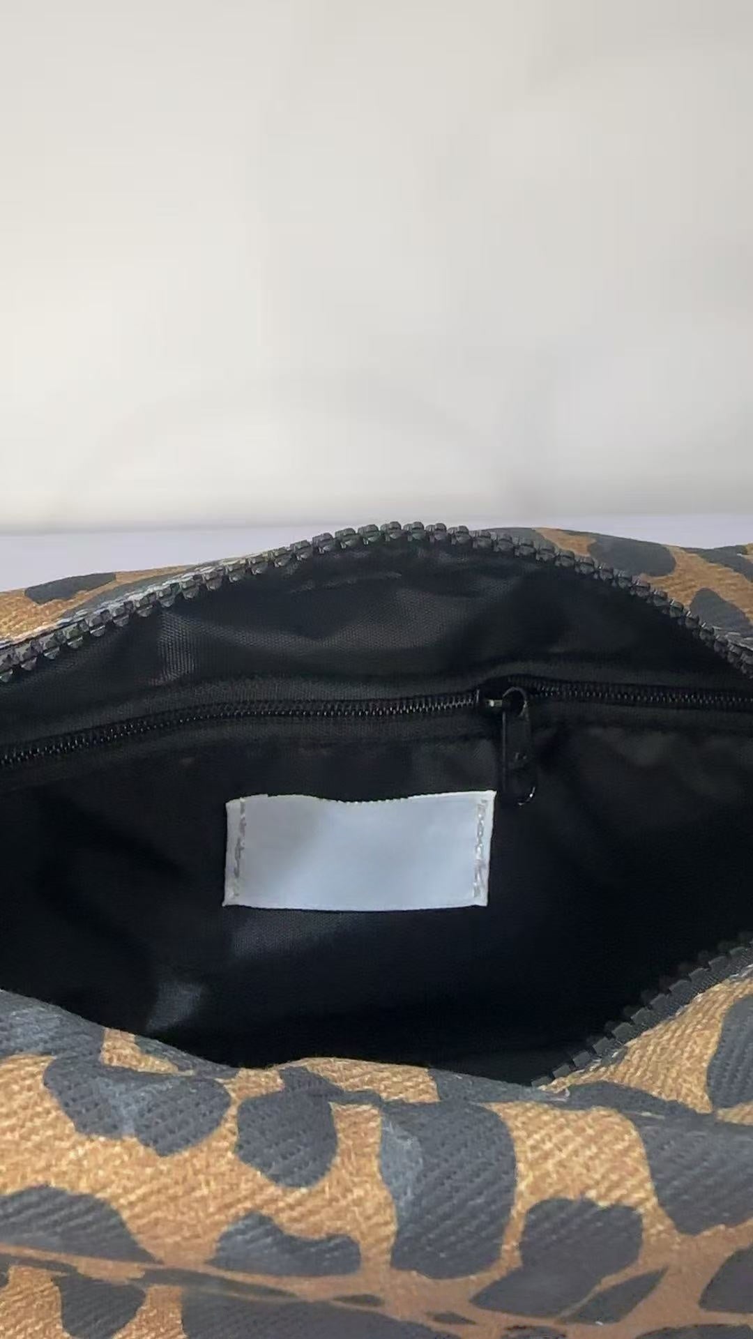 T588-836 Single shoulder portable sports bag