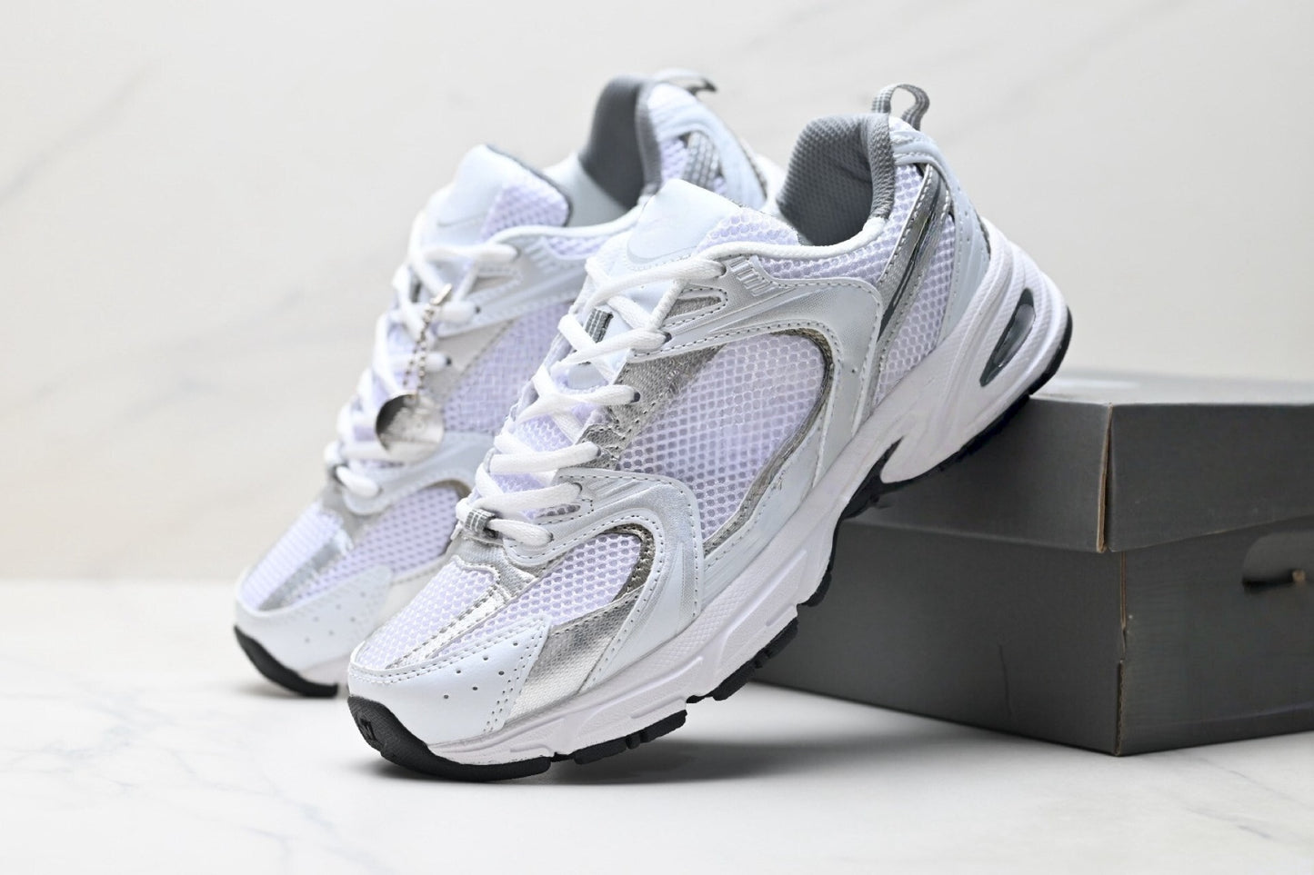 T588-819   Bestselling sneakers