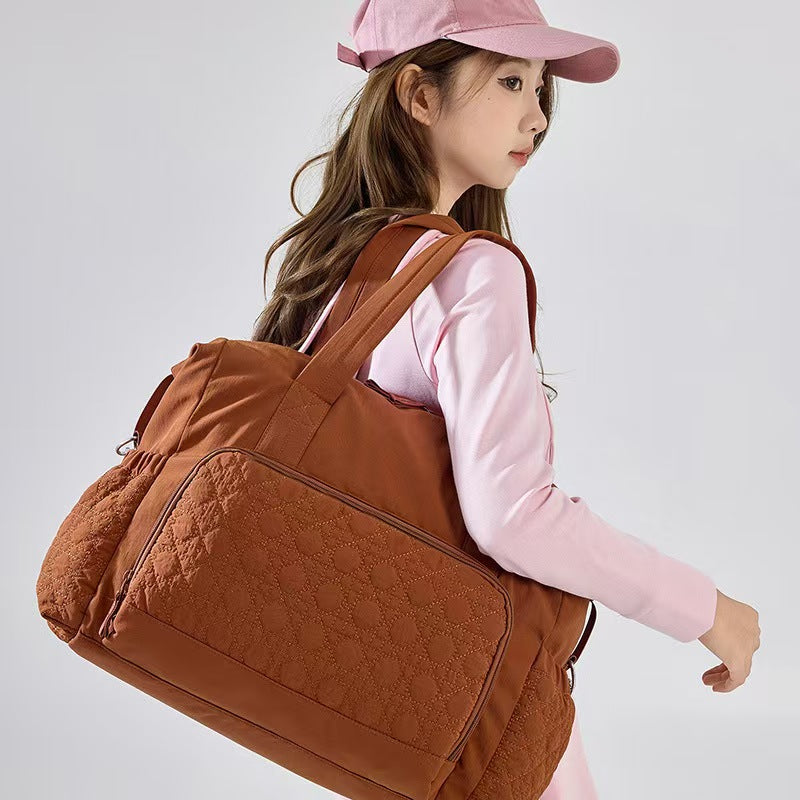 T588-811  Travel bag with dry and wet separation, diagonally crossed, hand-held