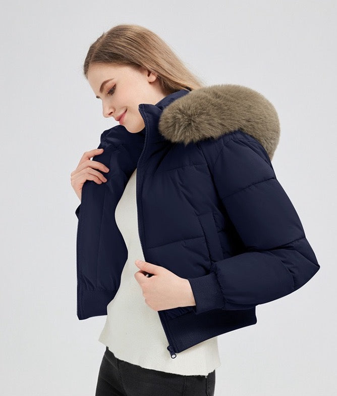 T588-739   Winter women's coat with large fur collar for warmth
