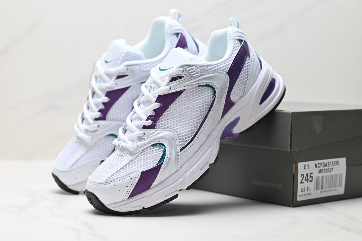 T588-819   Bestselling sneakers