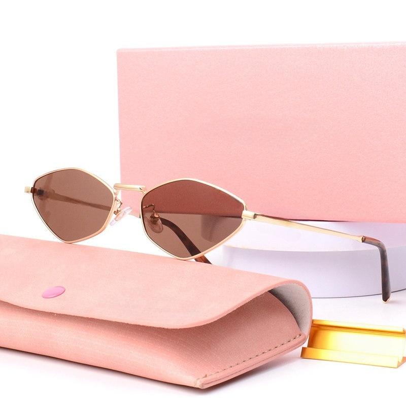 Versatile and fashionable blackout sunglasses   E1048