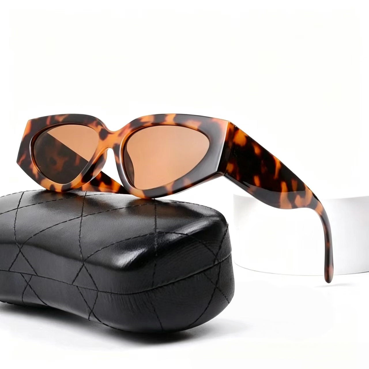 Cat eye sunglasses with personalized UV protection  E1007