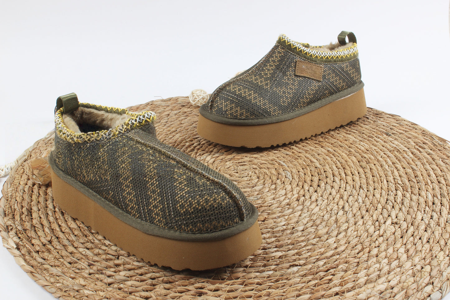 T588-A5247  Thick, simple and classic half support thick bottom-TG