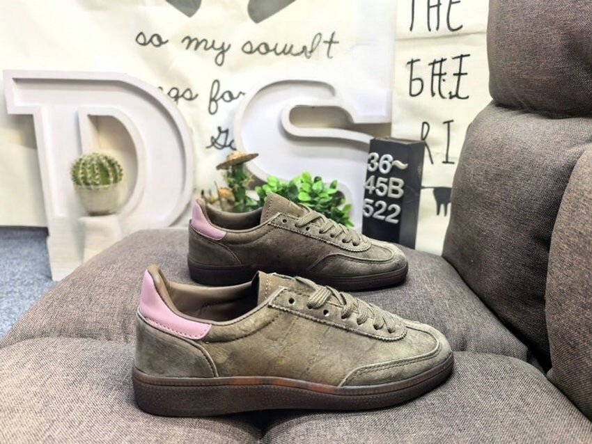 T588-822   Bestselling sneakers