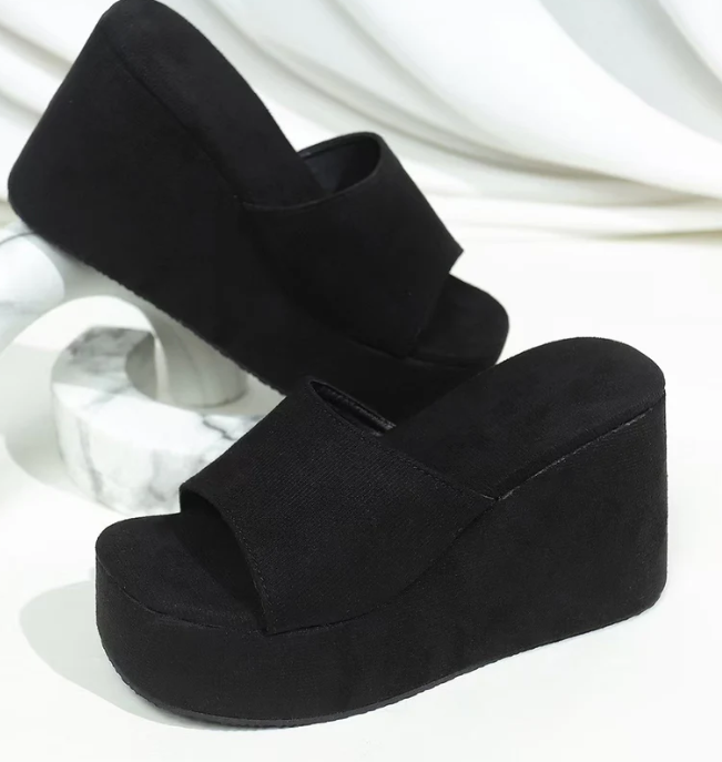 Thick soled slippers are versatile and retro for wearing on the outside   E1121
