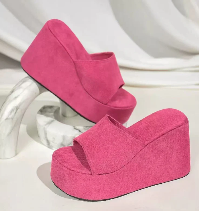 Thick soled slippers are versatile and retro for wearing on the outside   E1121