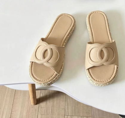 T588-1191  Flat and comfortable sandals that can be worn over slippers