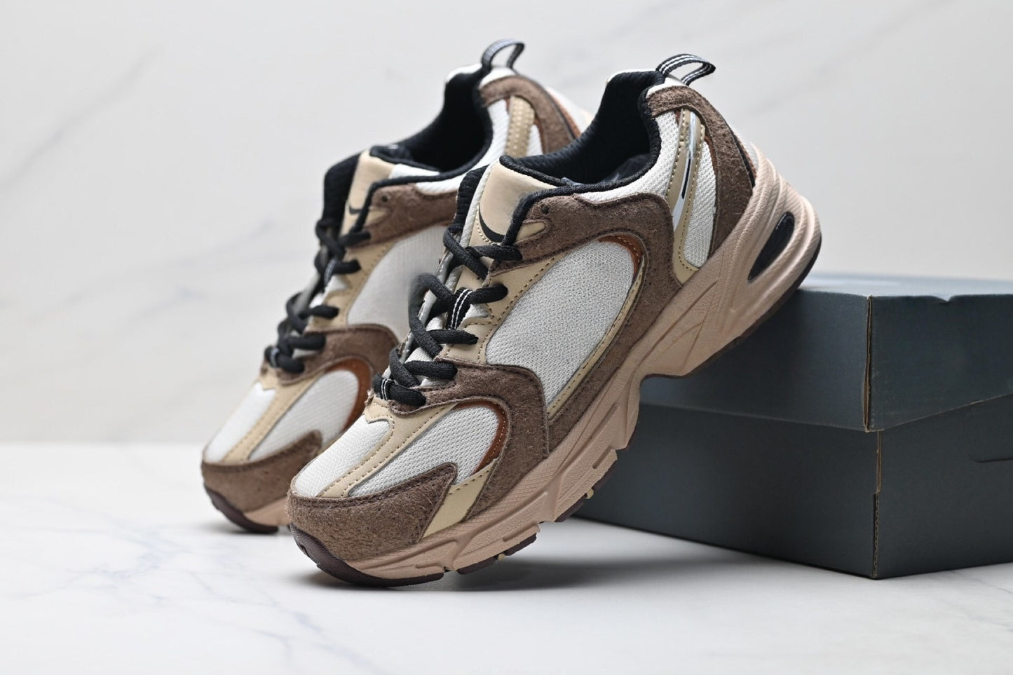 T588-819   Bestselling sneakers