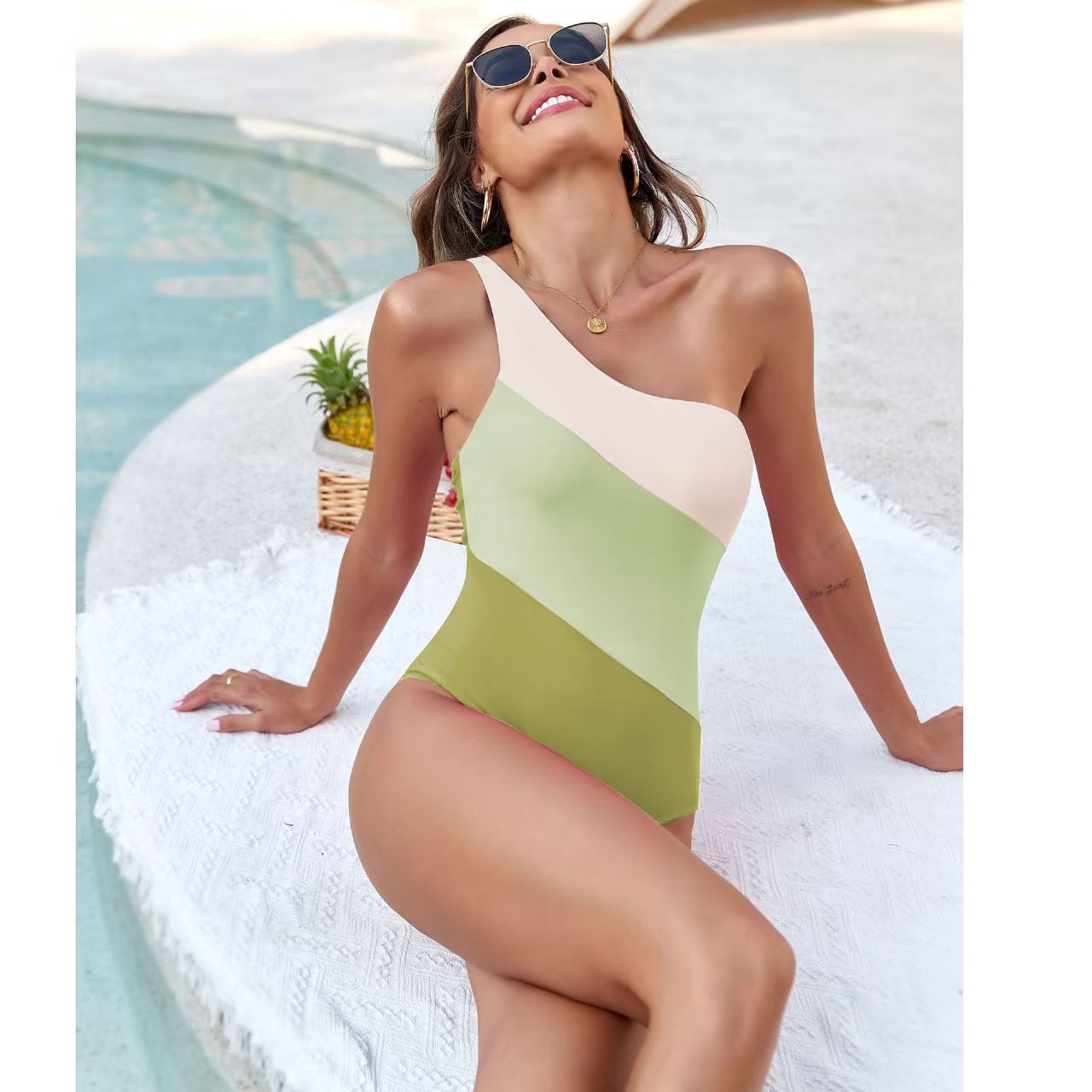 T588-997   Swimsuit splicing one-piece