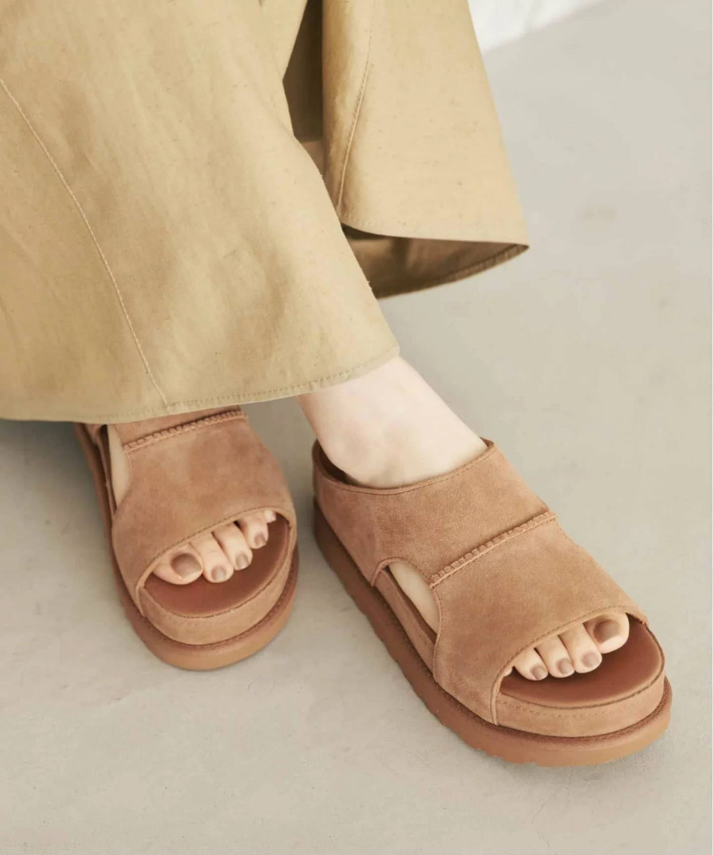 T588-1058 Ladies' sandals with high and thick soles for wearing on the outside