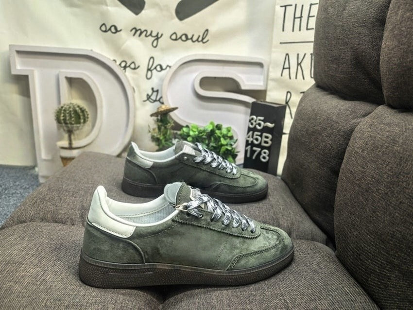 T588-822   Bestselling sneakers