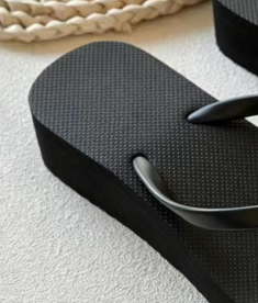 T588-1150    Casual high sole clip on sandals for outdoor wear