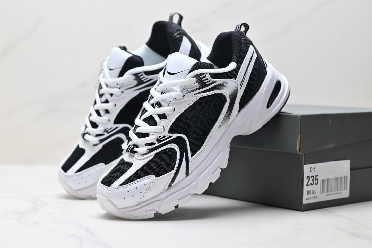 T588-819   Bestselling sneakers