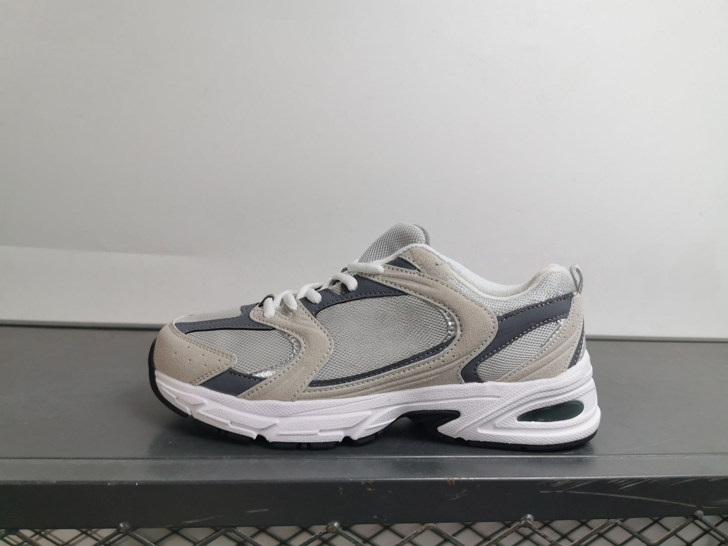 T588-819   Bestselling sneakers