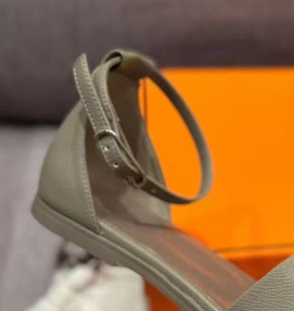 T588-959  Ladies' summer sandals with straps