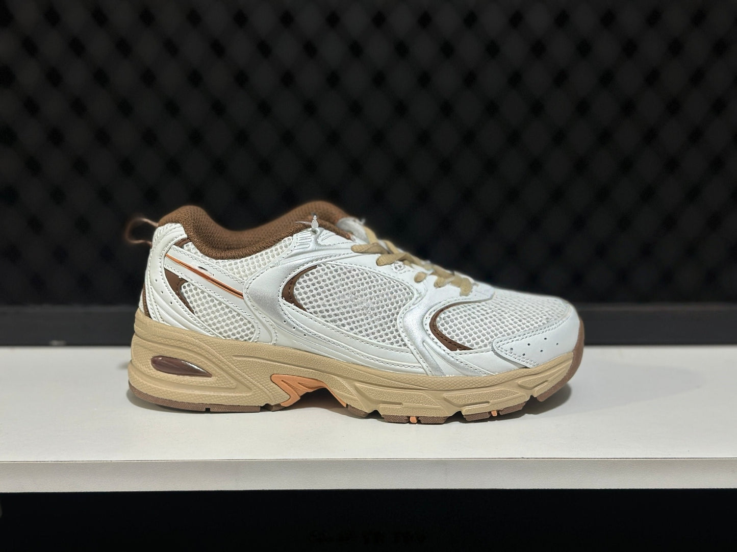 T588-819   Bestselling sneakers