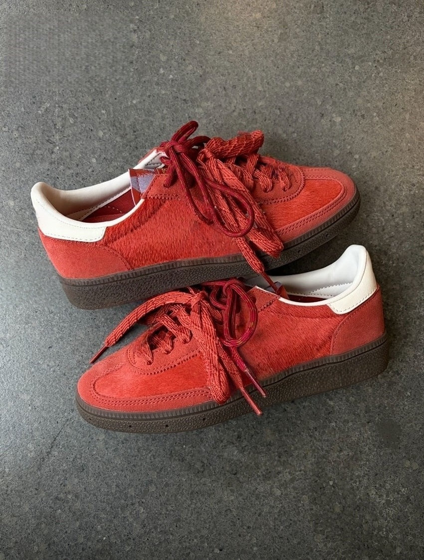 T588-822   Bestselling sneakers