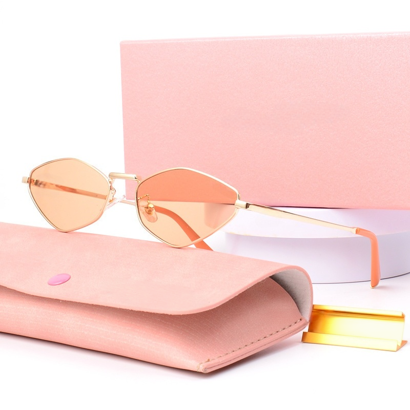 Versatile and fashionable blackout sunglasses   E1048