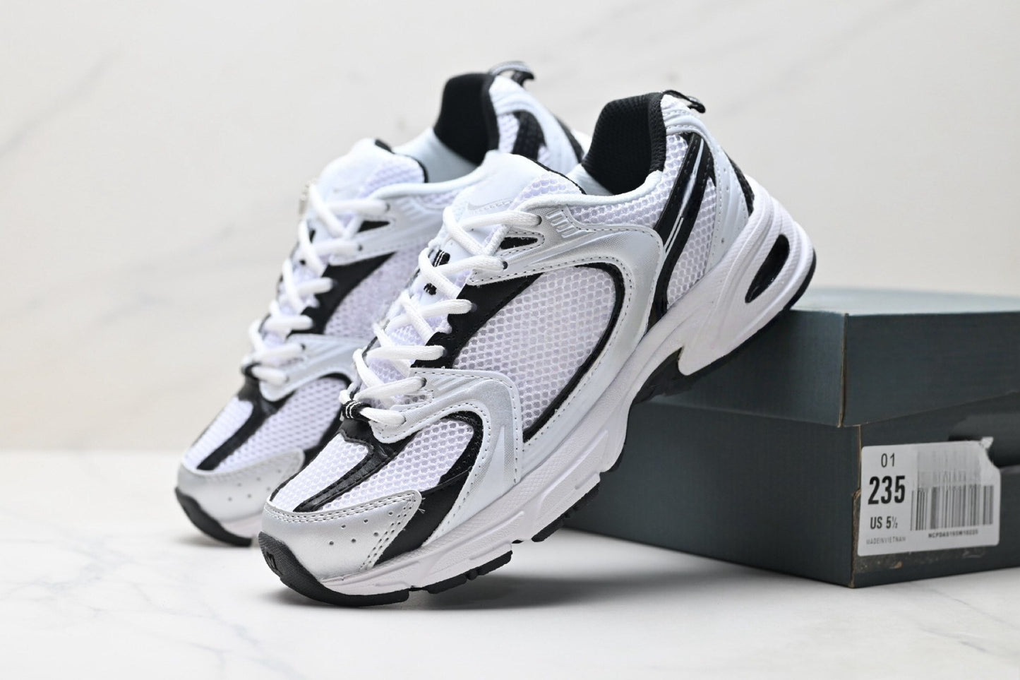 T588-819   Bestselling sneakers