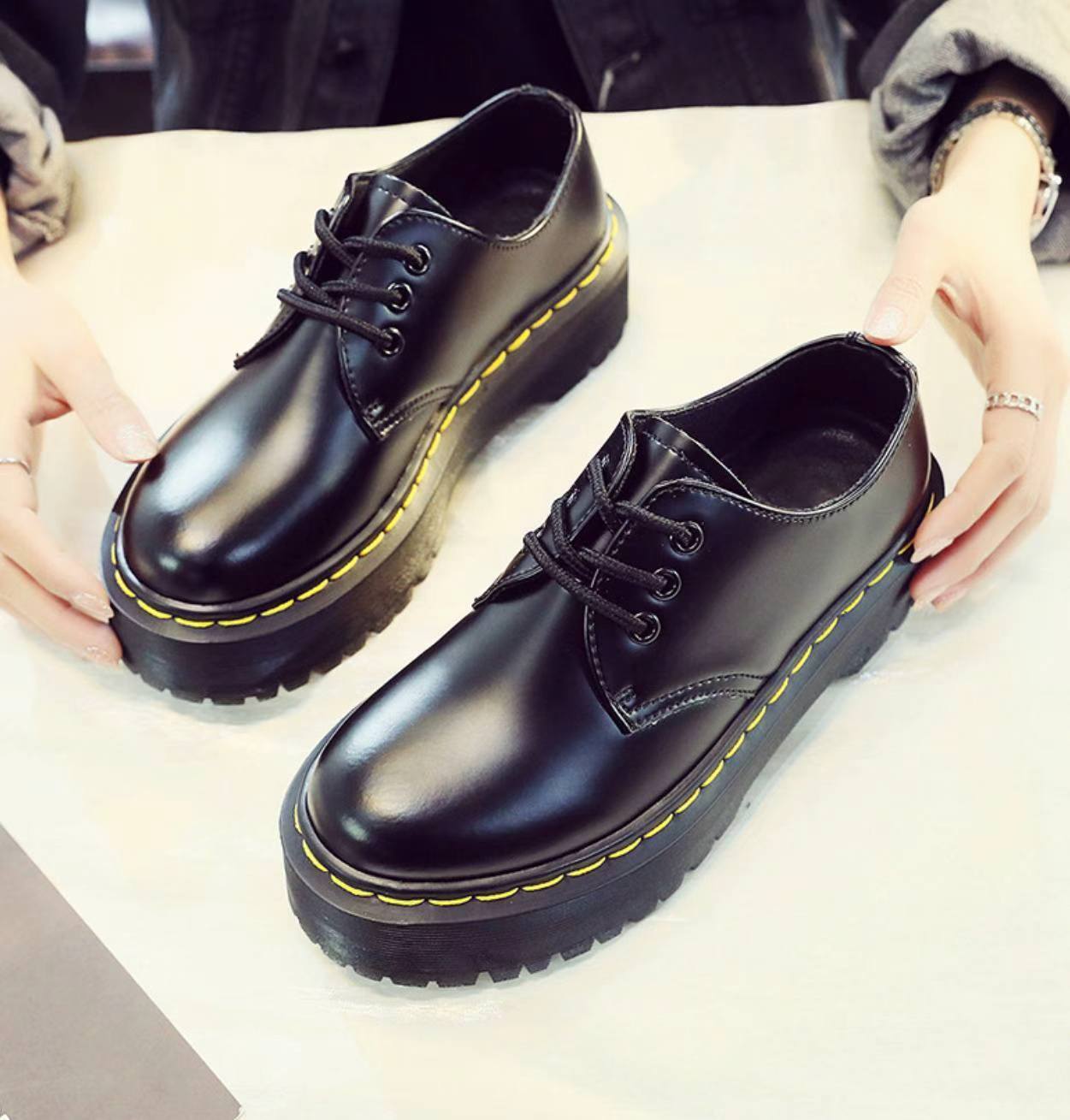 T588-864  Bright leather smooth strap, thick bottom, low cut