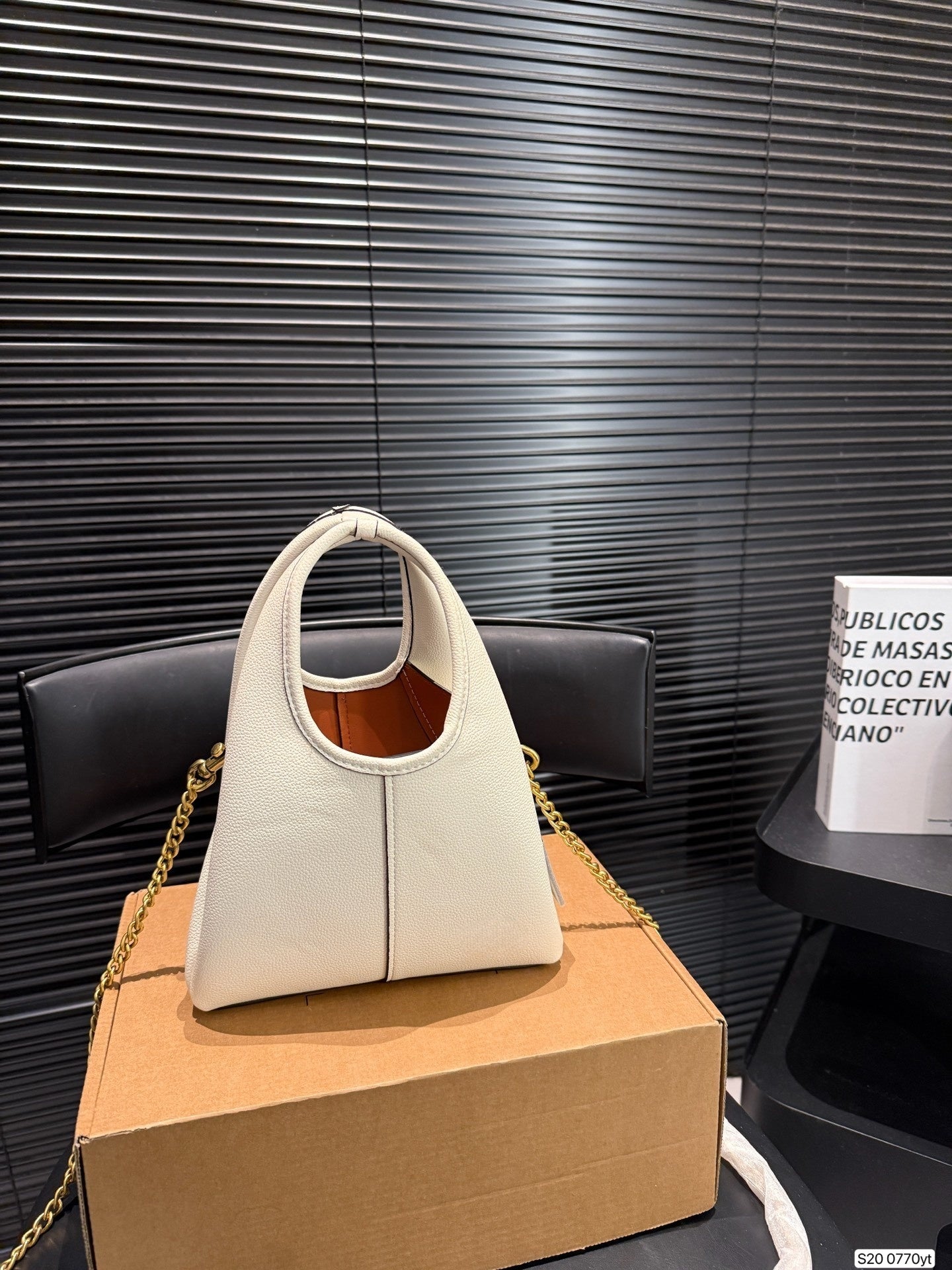 T588-807  Cowhide backpack diagonal cross