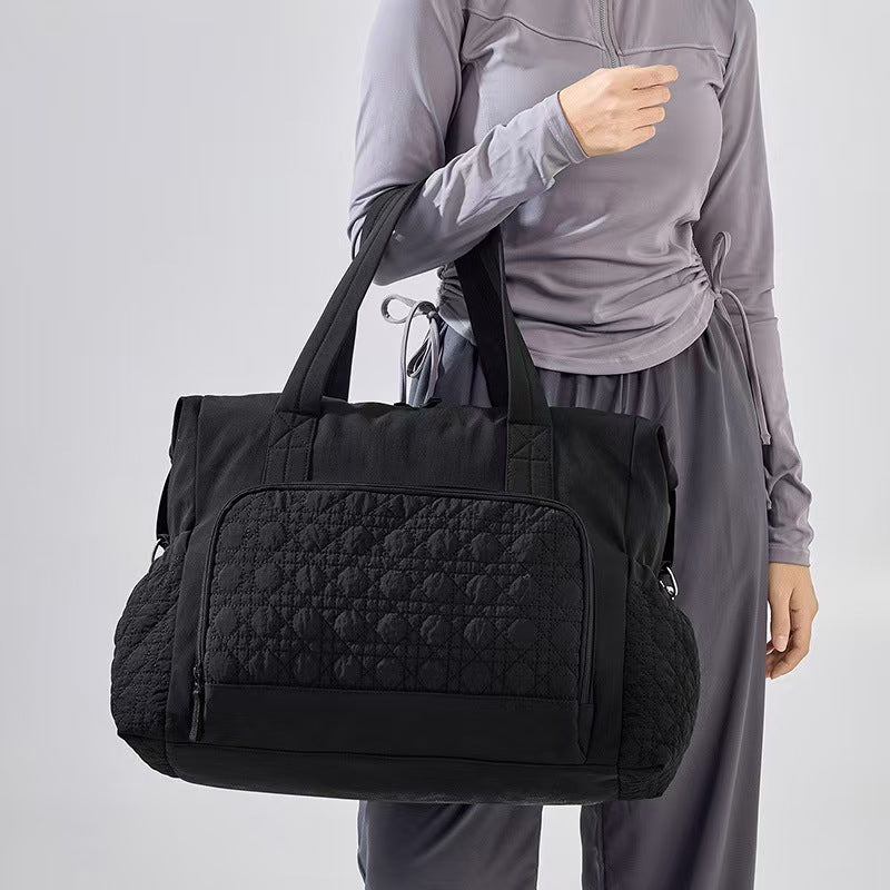 T588-811  Travel bag with dry and wet separation, diagonally crossed, hand-held