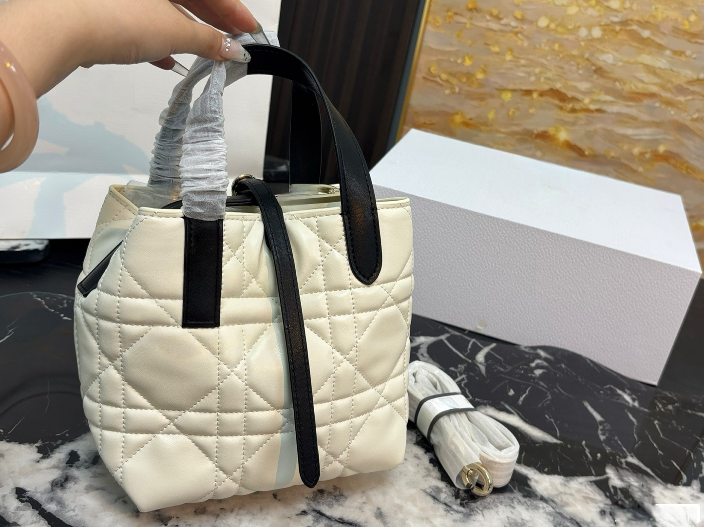 T588-1256 Lingge Tote Bucket Shoulder Bag