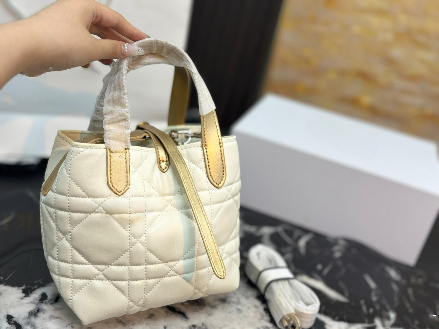 T588-1256 Lingge Tote Bucket Shoulder Bag