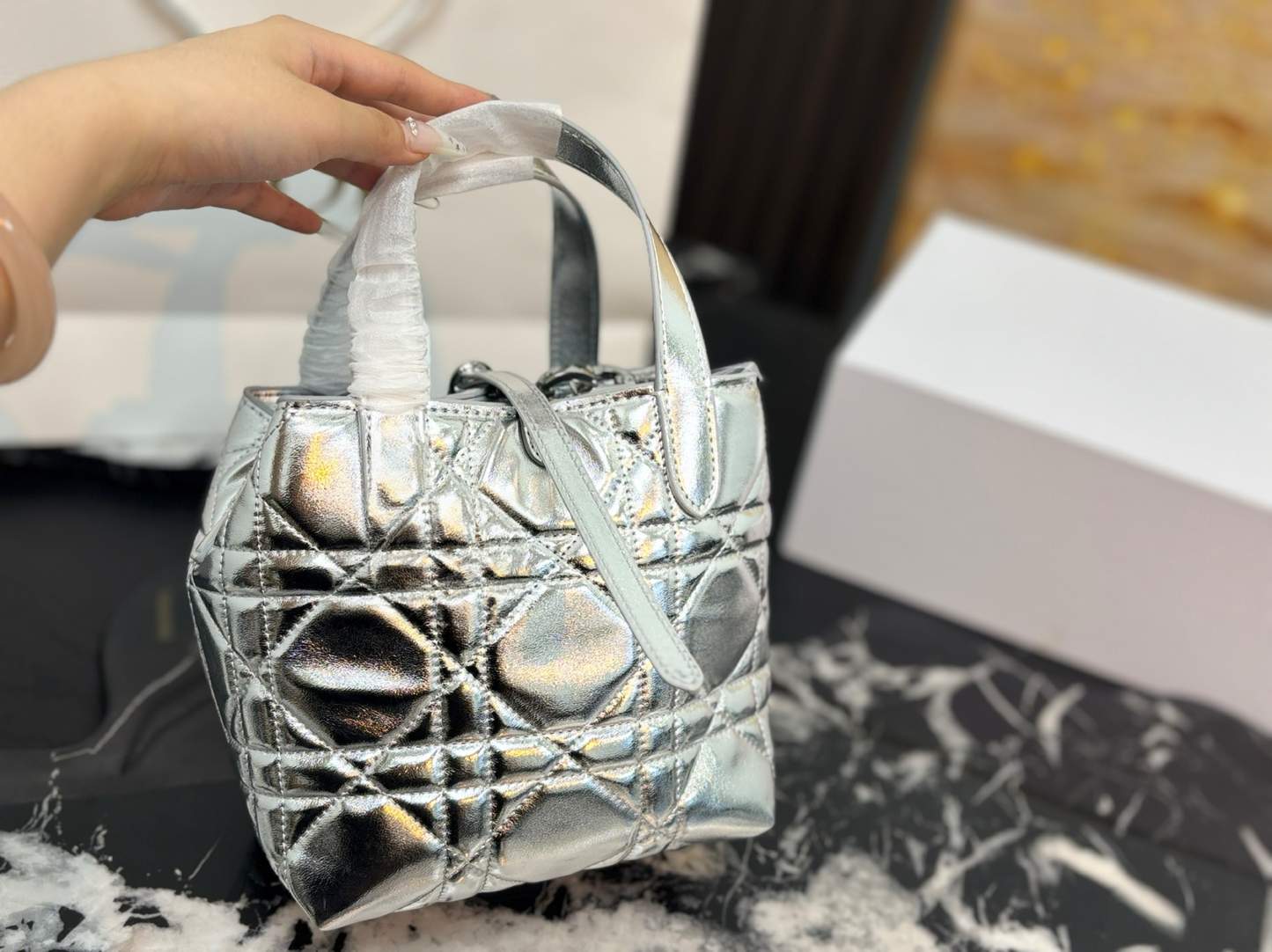 T588-1256 Lingge Tote Bucket Shoulder Bag