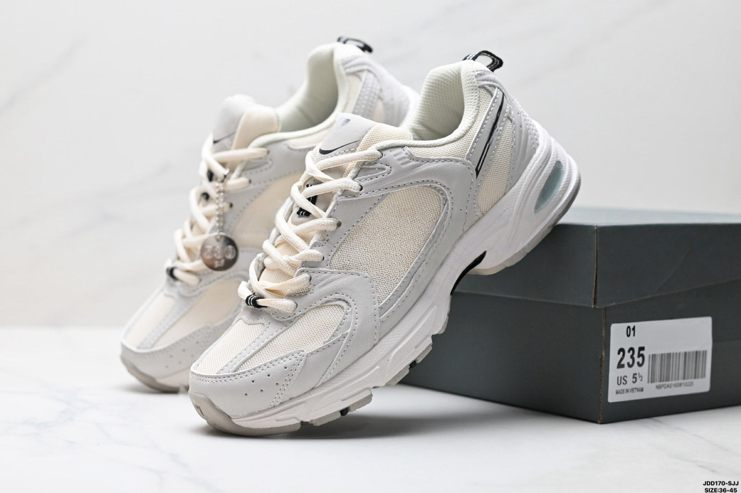 T588-819   Bestselling sneakers