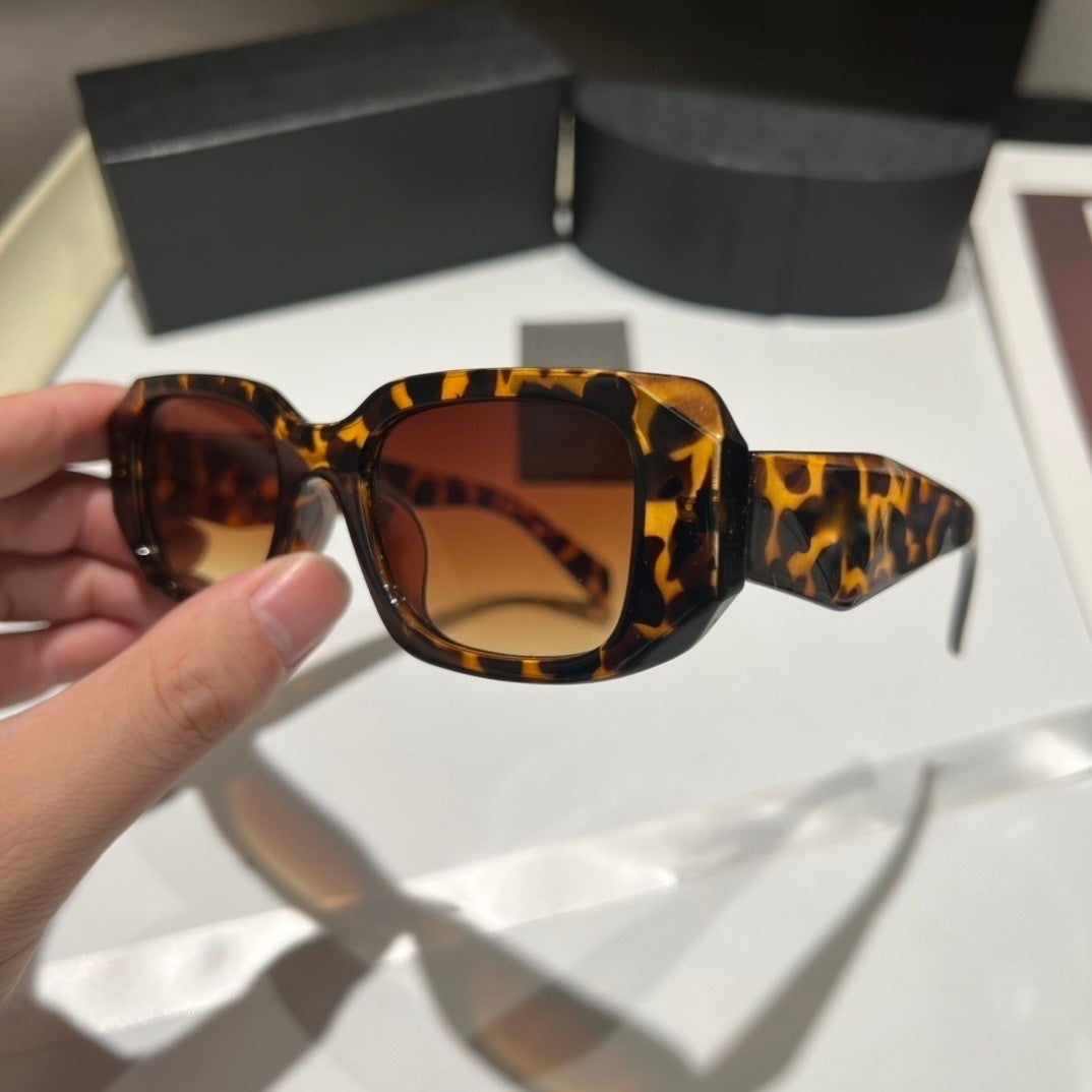 T588-786  Sun blocking glasses with multiple colors