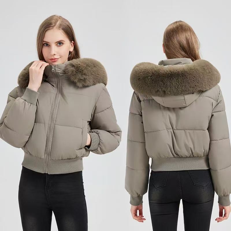 T588-739   Winter women's coat with large fur collar for warmth