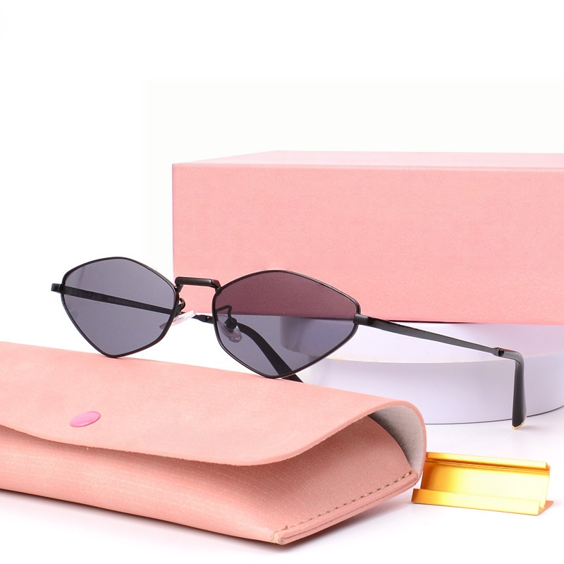 Versatile and fashionable blackout sunglasses   E1048